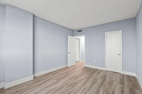 $349,999 | 500 Bayview Drive, Unit 2023, Sunny Isles Beach, FL 33160