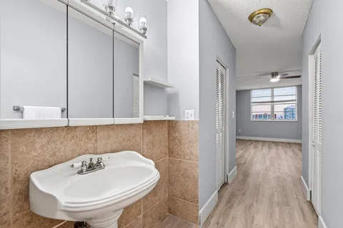 $349,999 | 500 Bayview Drive, Unit 2023, Sunny Isles Beach, FL 33160