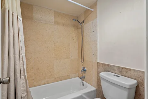 $349,999 | 500 Bayview Drive, Unit 2023, Sunny Isles Beach, FL 33160