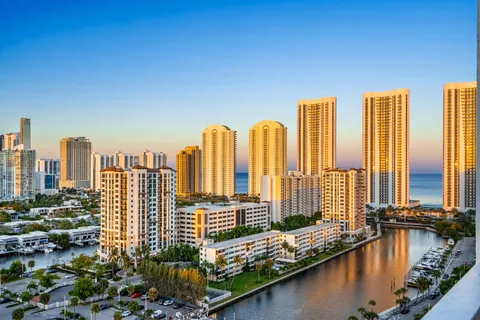 $349,999 | 500 Bayview Drive, Unit 2023, Sunny Isles Beach, FL 33160