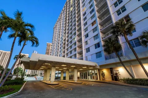$349,999 | 500 Bayview Drive, Unit 2023, Sunny Isles Beach, FL 33160