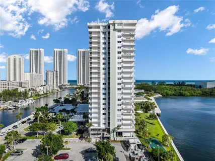 $349,999 | 500 Bayview Drive, Unit 2023, Sunny Isles Beach, FL 33160
