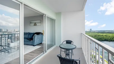 $349,999 | 500 Bayview Drive, Unit 2023, Sunny Isles Beach, FL 33160