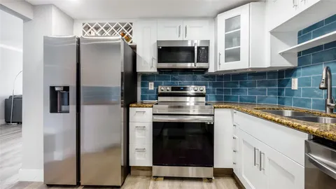 $349,999 | 500 Bayview Drive, Unit 2023, Sunny Isles Beach, FL 33160