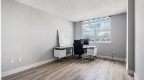 $349,999 | 500 Bayview Drive, Unit 2023, Sunny Isles Beach, FL 33160