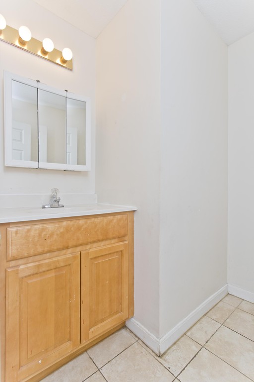 129-131 Moxon Street Springfield, MA 01151 - Photo 8 of 20 Gallery Image 8