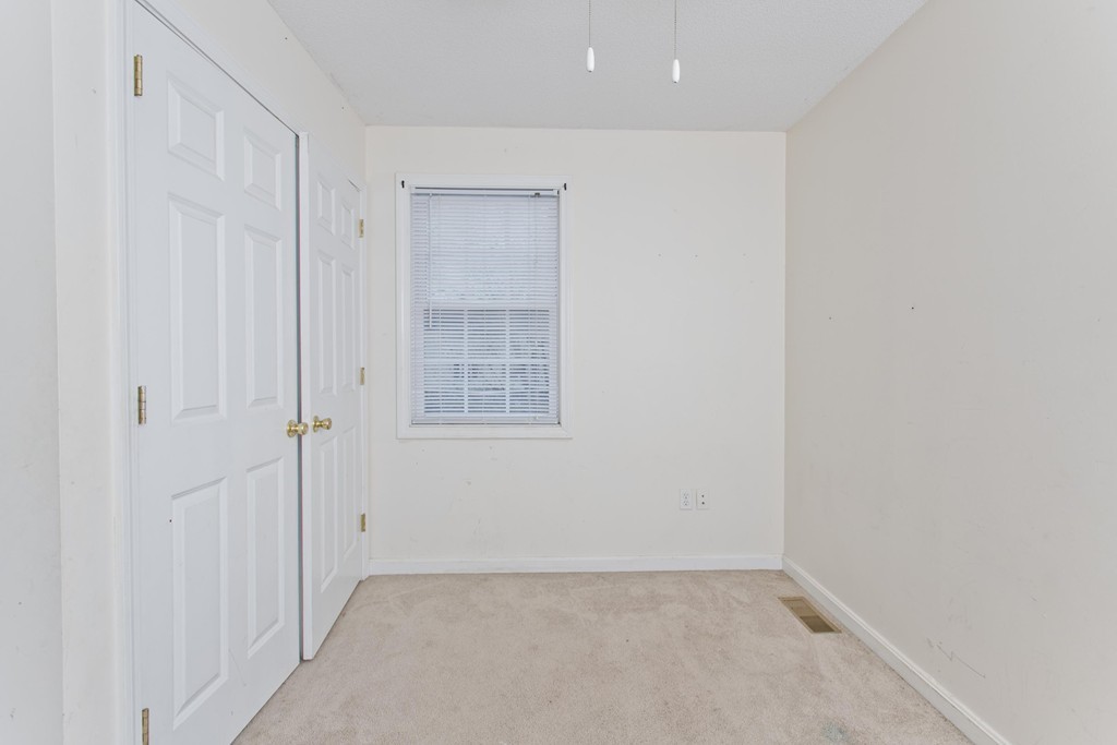 129-131 Moxon Street Springfield, MA 01151 - Photo 10 of 20 Gallery Image 10