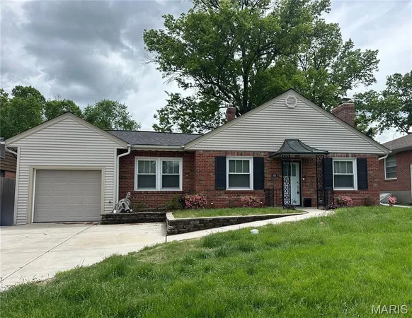 $550,000 | 986 Glenbrook Avenue, Glendale, MO 63122