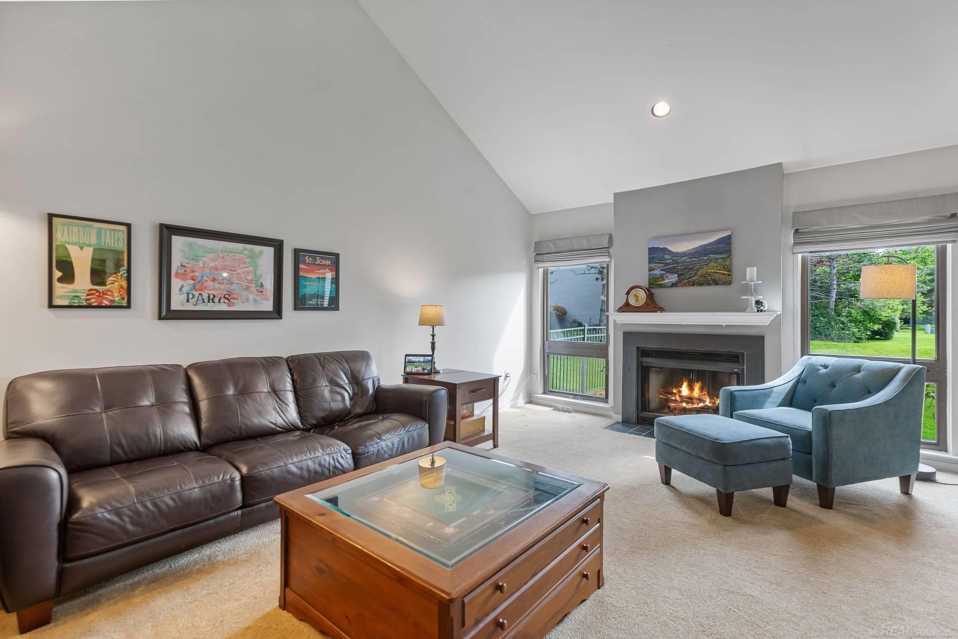732 Hamilton Court Rochester, MI 48307 - Photo 5 of 42 50143671-5bc5c411-e0d1-4b35-88ae-341c7f0eb242.JPG
