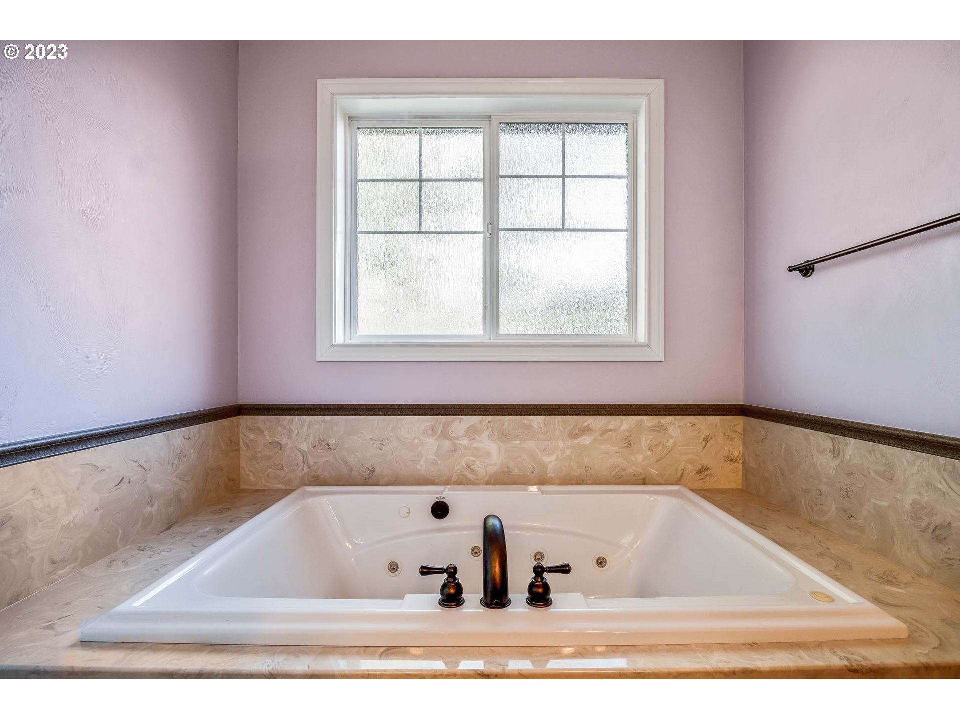 3349 Roanoke Avenue Eugene, OR 97408 - Photo 20 of 36 a bathroom with a bathtub and a window