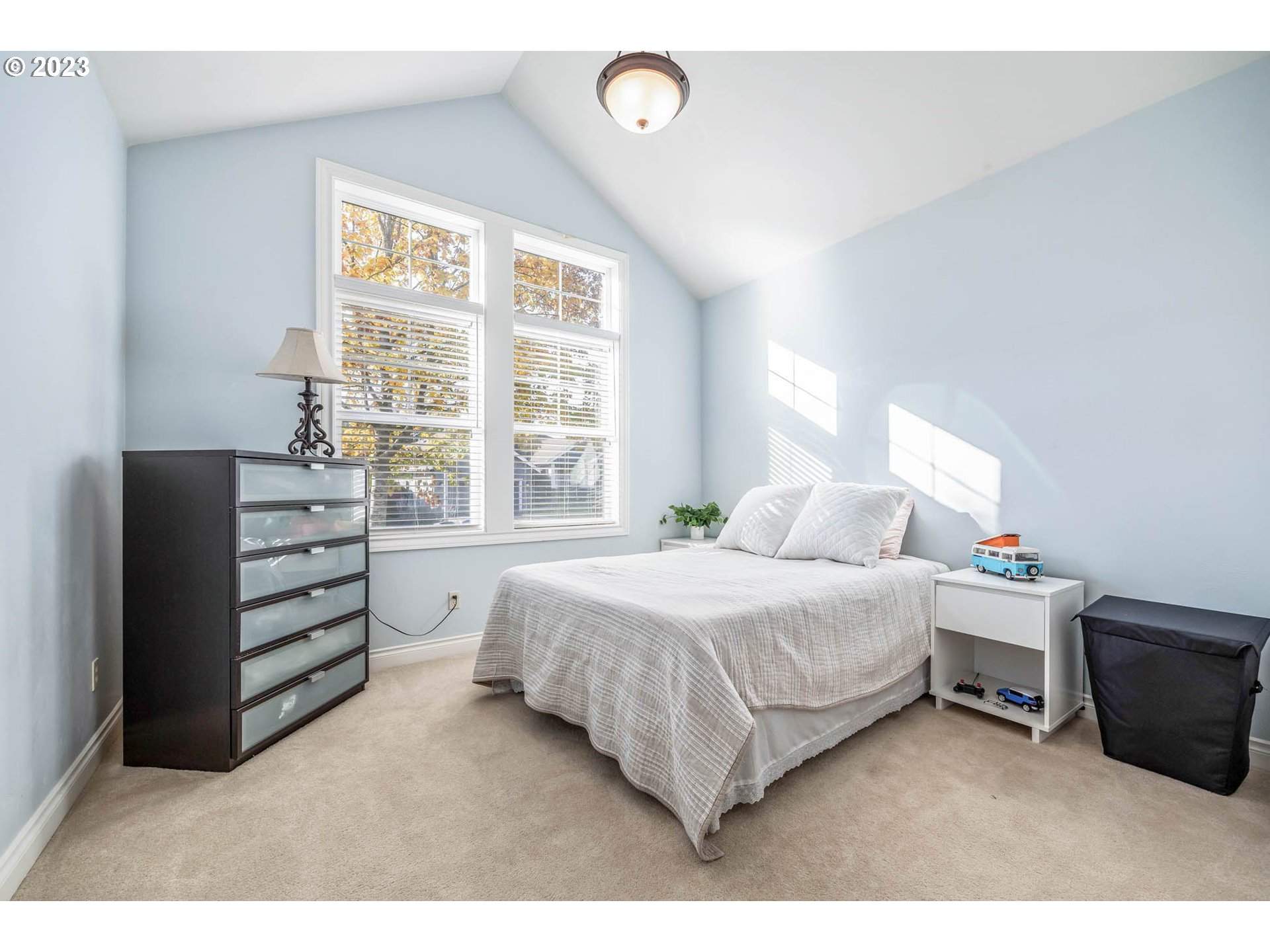 3349 Roanoke Avenue Eugene, OR 97408 - Photo 22 of 36 a bedroom with a bed and a window