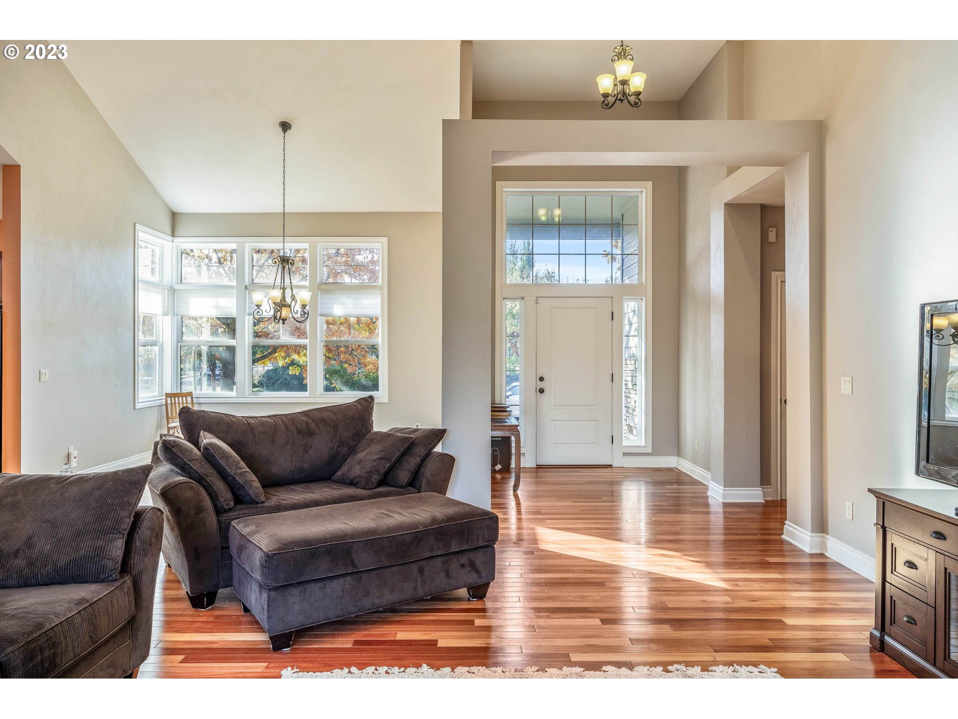 3349 Roanoke Avenue Eugene, OR 97408 - Photo 7 of 36 a living room with furniture and a large window