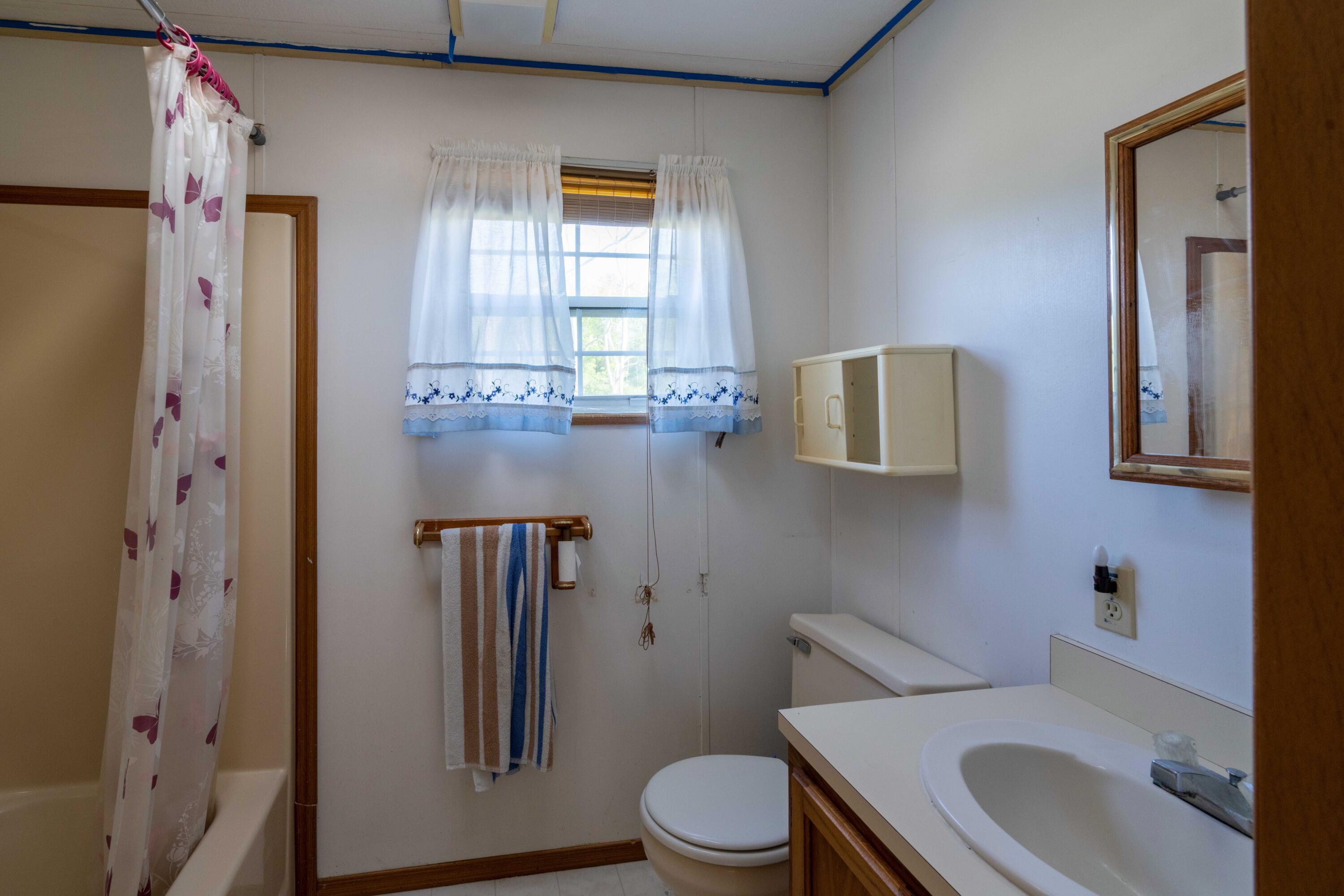 33 Jesse Robbins Road Belfast, ME 04915 - Photo 14 of 26 Primary ensuite bath