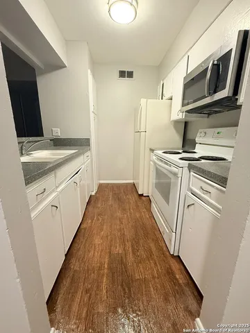 $1,025 | 516 Gentleman Road, Unit 12, Balcones Heights, TX 78201