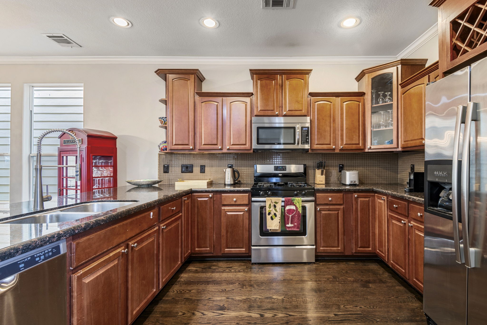 2204 Colorado Street Houston, TX 77007 - Photo 6 of 16