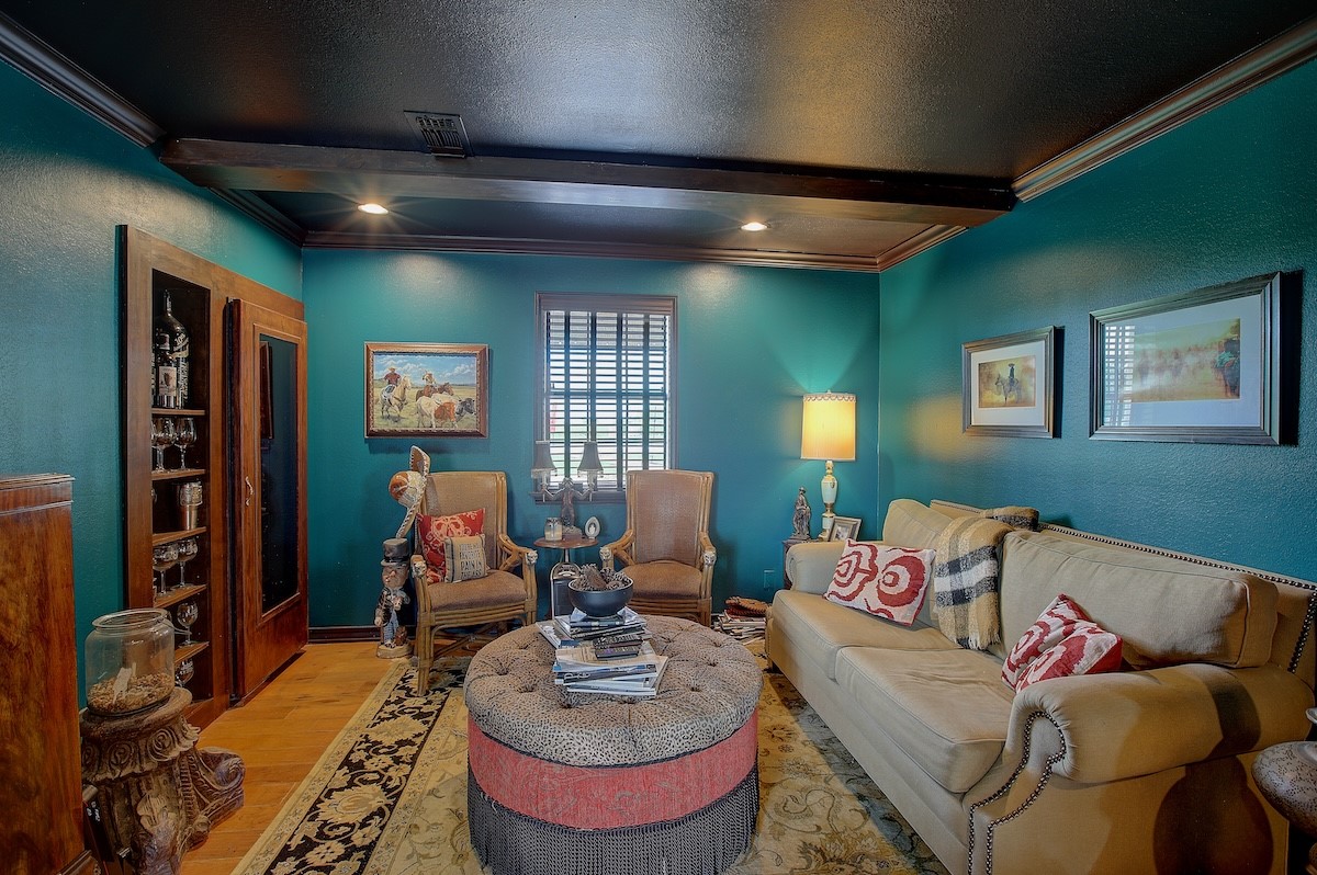 4214 Old College Road La Grange, TX 78945 - Photo 41 of 42 a living room with furniture and a potted plant