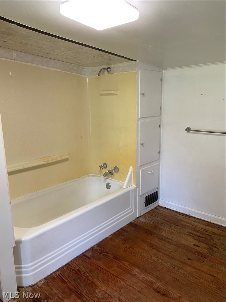 7706 Sanborn Road Ashtabula, OH 44004 - Photo 25 of 35 Caretaker apartment bath up - 11 x 9