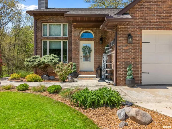 $319,900 | 4903 South Lake Camelot Drive, Mapleton, IL 61547