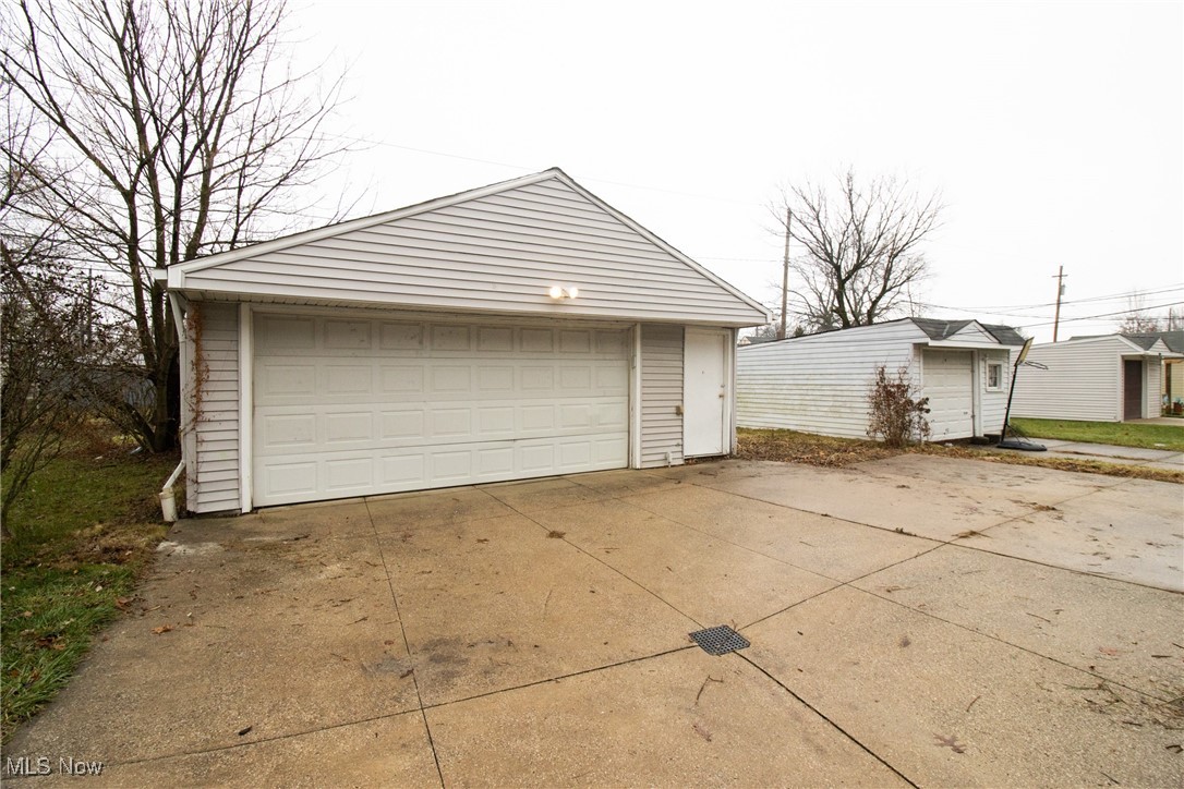 13107 Carpenter Road Cleveland, OH 44125 - Photo 4 of 25