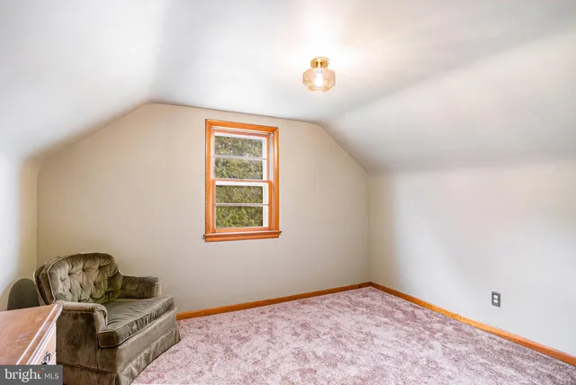 a view of livingroom with furniture