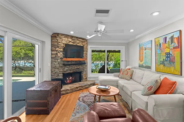 $1,987,000 | 1501 75th Circle Northeast, St. Petersburg, FL 33702