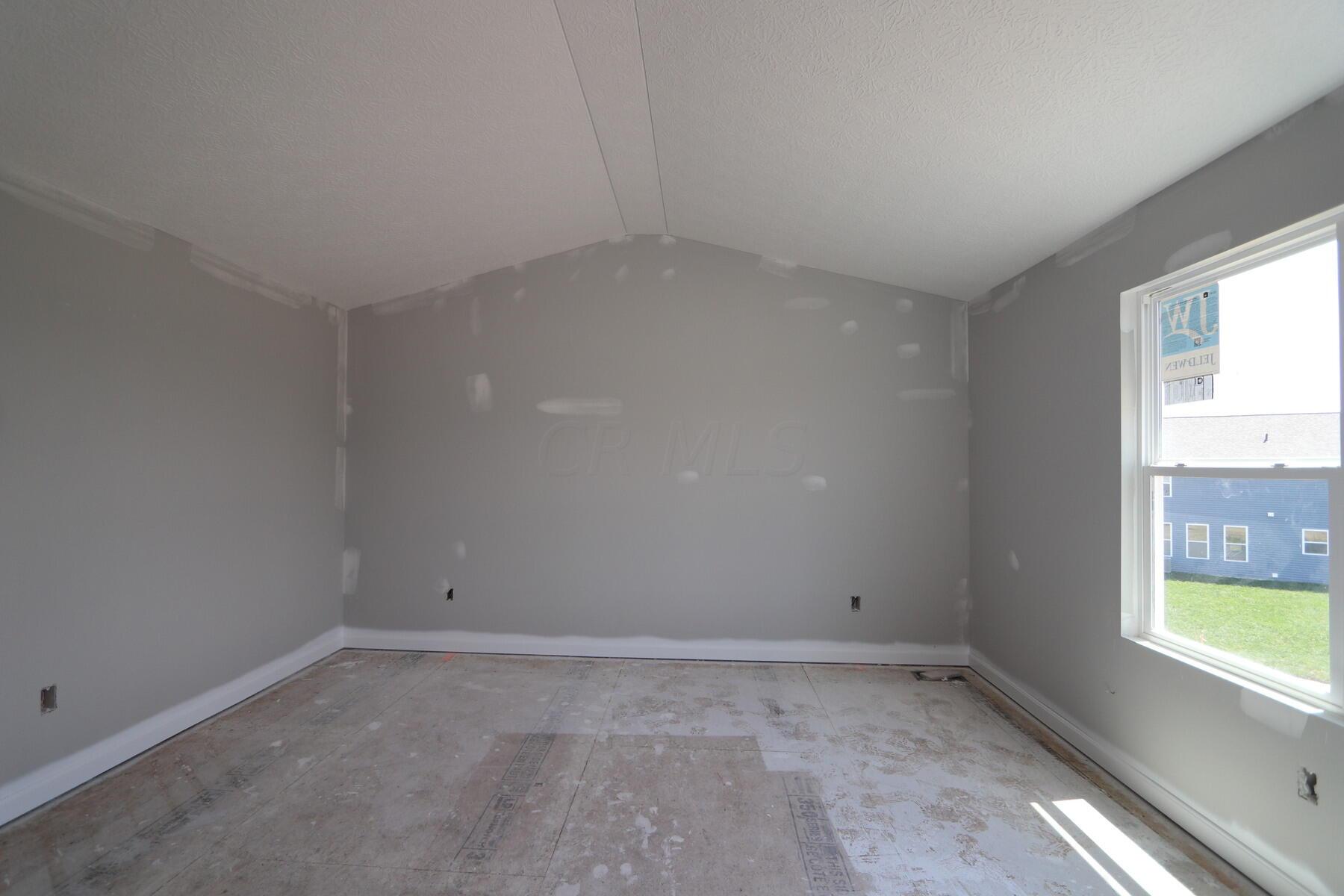37 Erin Hls Road Commercial Point, OH 43116 - Photo 7 of 16 Owner's Bedroom