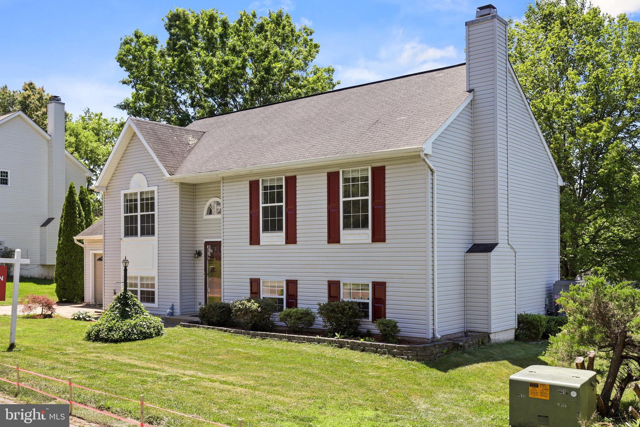 10447 Labrador Loop Manassas, VA 20112 - Photo 2 of 46