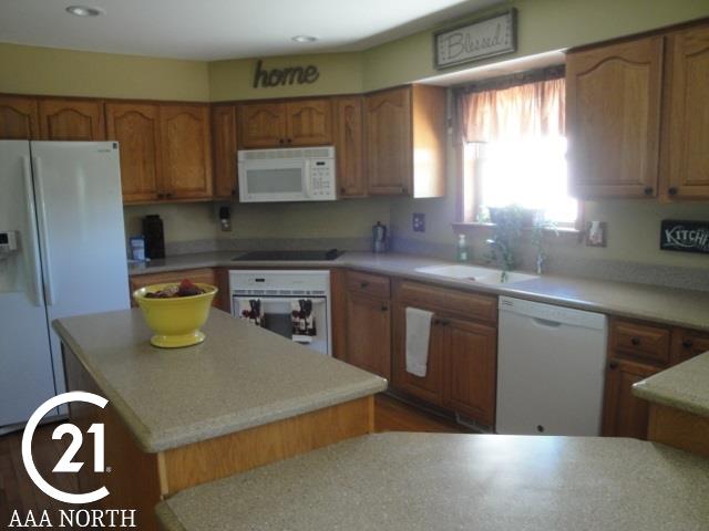 10244 Norman Road Avoca, MI 48006 - Photo 5 of 30 31340599-4.JPG