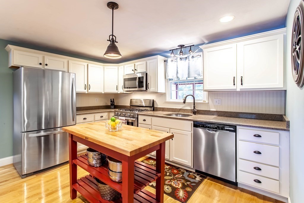 12 Stratton Hill Road Westford, MA 01886 - Photo 4 of 39 Gallery Image 4