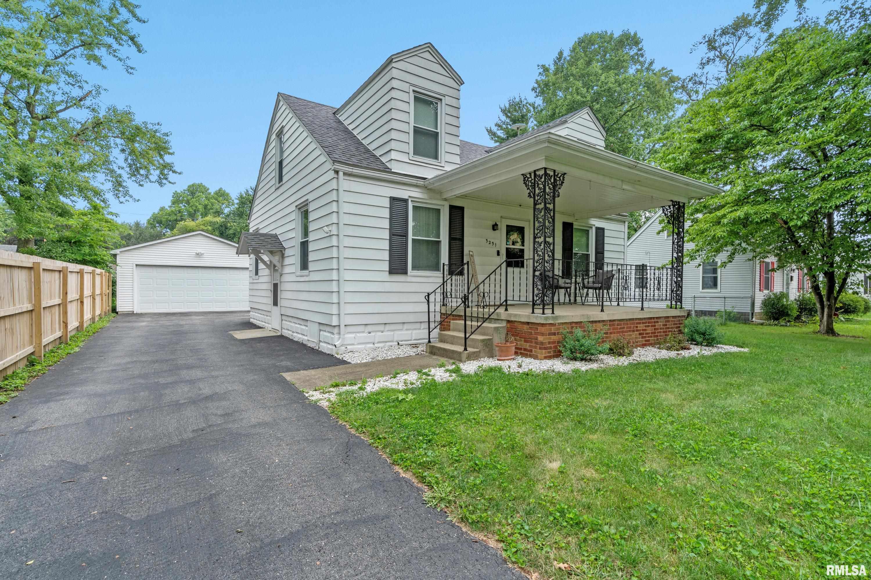 3231 Sheridan Street Springfield, IL 62703 - Photo 3 of 32