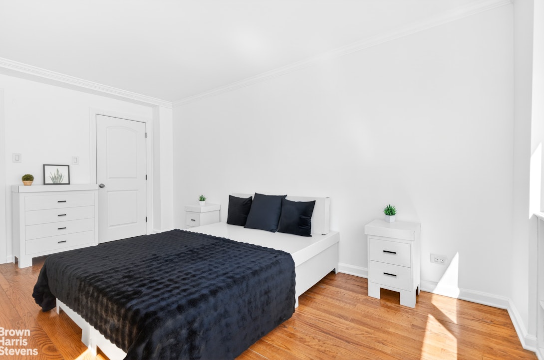 233 East 70th Street, Unit 15S Manhattan, NY 10021 - Photo 10 of 17