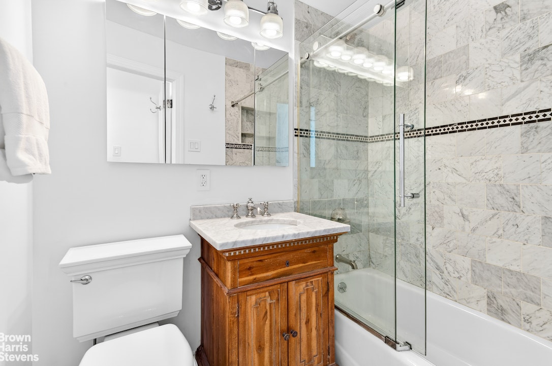 233 East 70th Street, Unit 15S Manhattan, NY 10021 - Photo 11 of 17