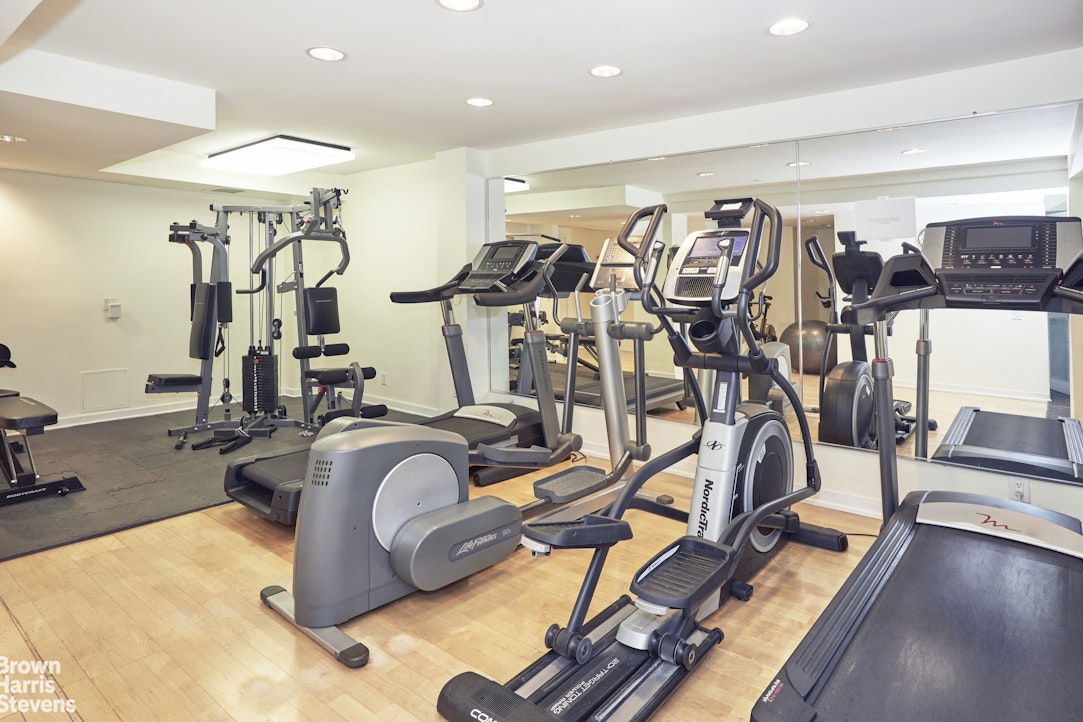 233 East 70th Street, Unit 15S Manhattan, NY 10021 - Photo 14 of 17