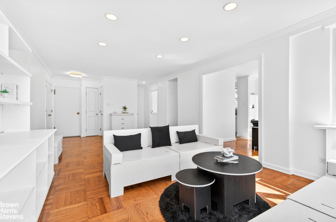 233 East 70th Street, Unit 15S Manhattan, NY 10021 - Photo 2 of 17