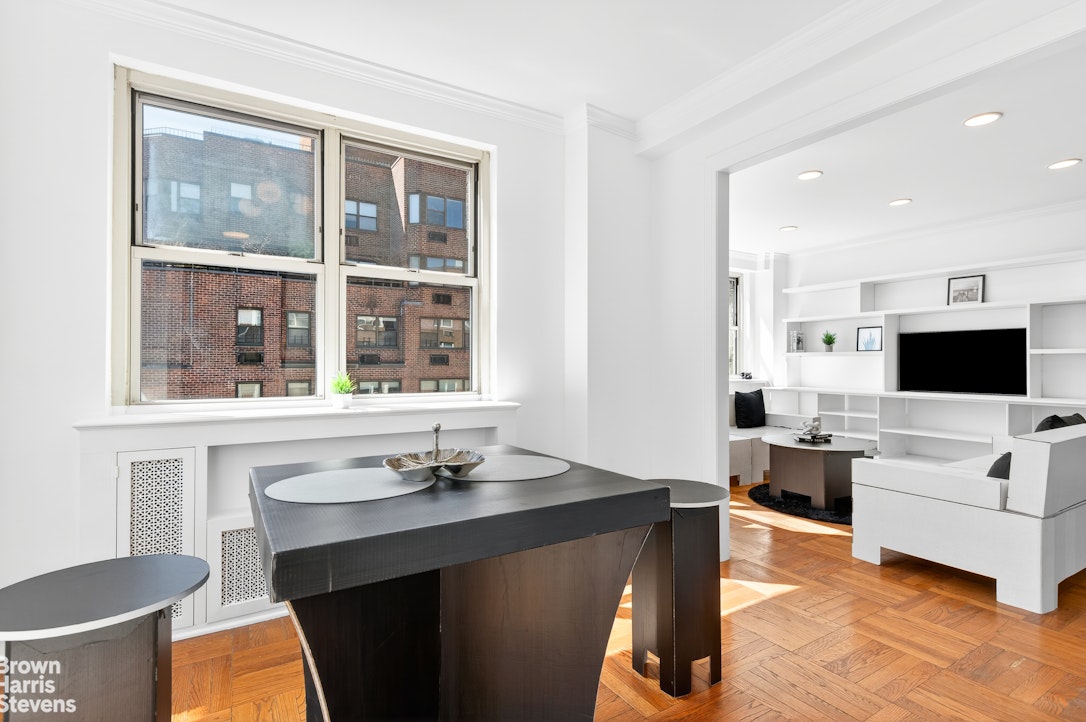 233 East 70th Street, Unit 15S Manhattan, NY 10021 - Photo 6 of 17