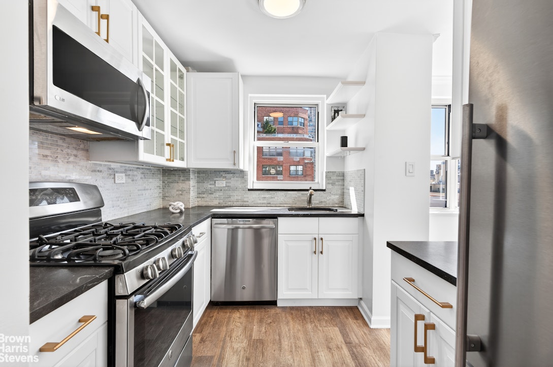 233 East 70th Street, Unit 15S Manhattan, NY 10021 - Photo 7 of 17