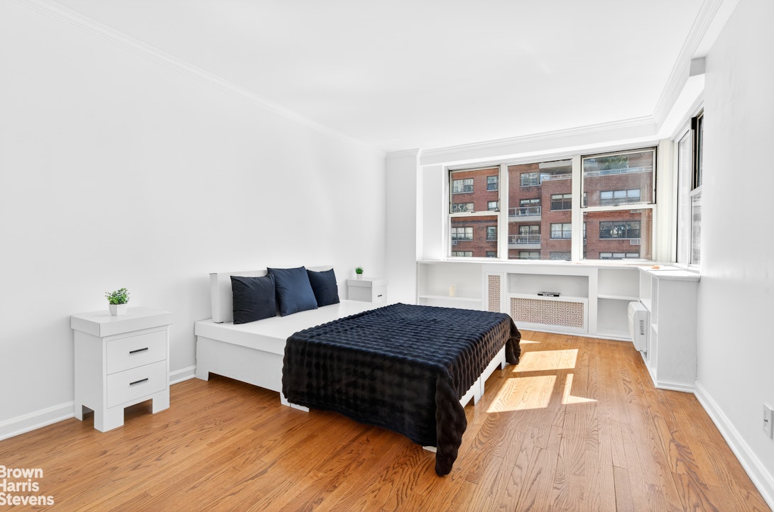 233 East 70th Street, Unit 15S Manhattan, NY 10021 - Photo 9 of 17