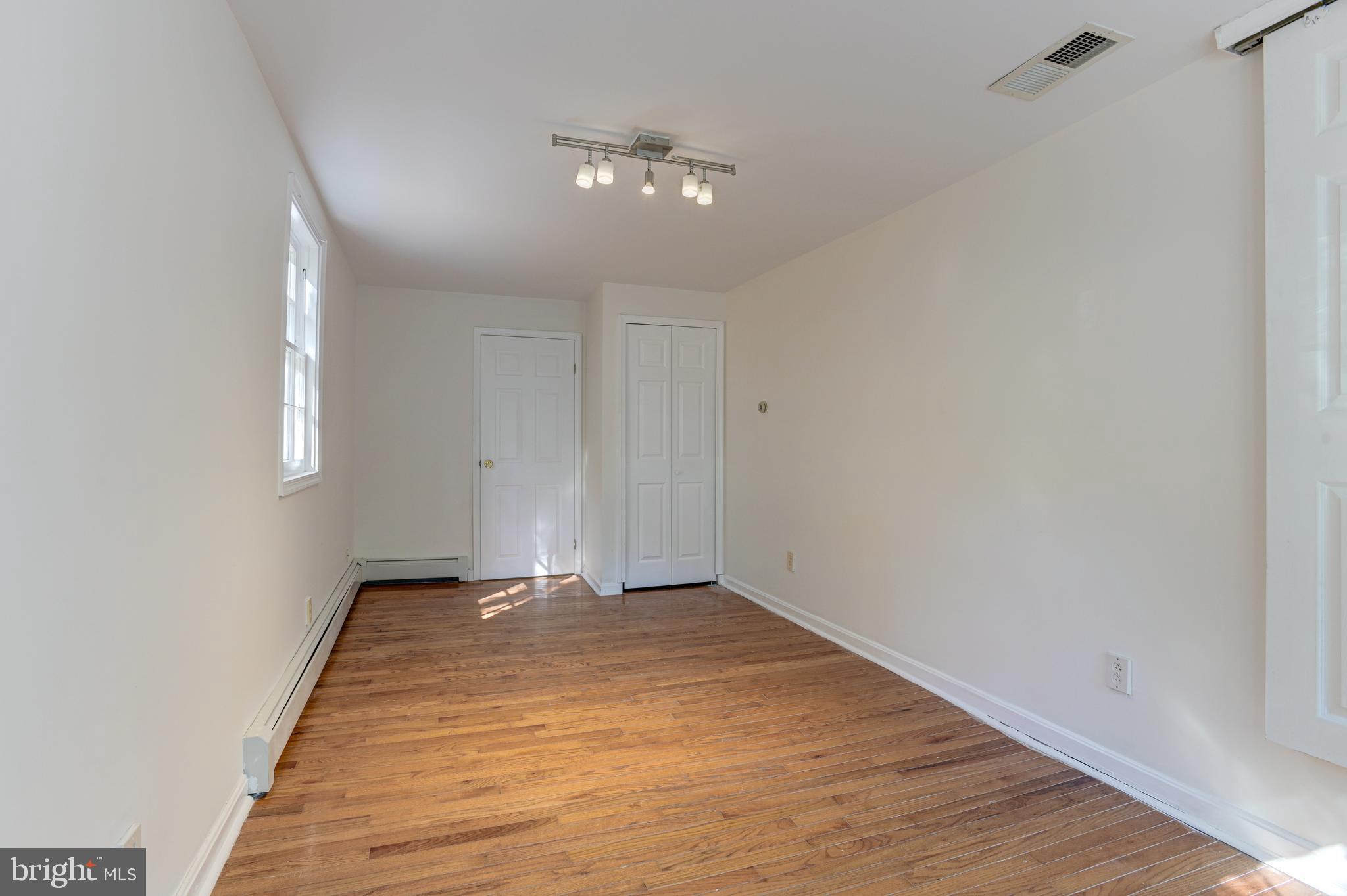 7018 Kenleigh Road Baltimore, MD 21212 - Photo 19 of 42 family room main level with full bath