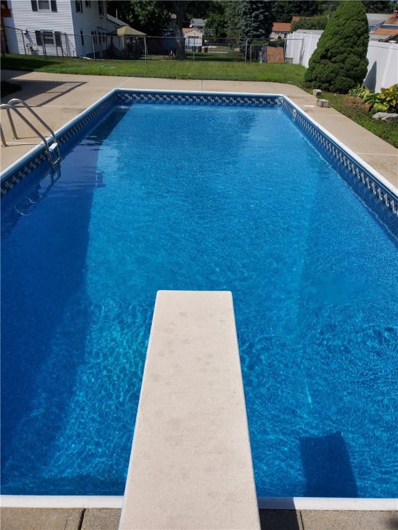 96 Ray Avenue Woonsocket, RI 02895 - Photo 5 of 27