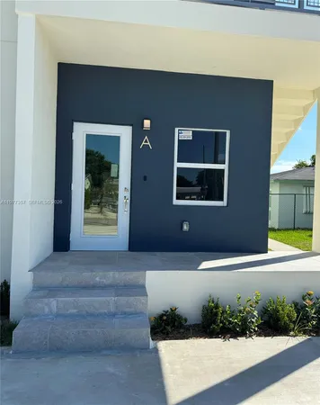 $3,300 | 526 Northwest 6th Street, Unit A, Hallandale Beach, FL 33009