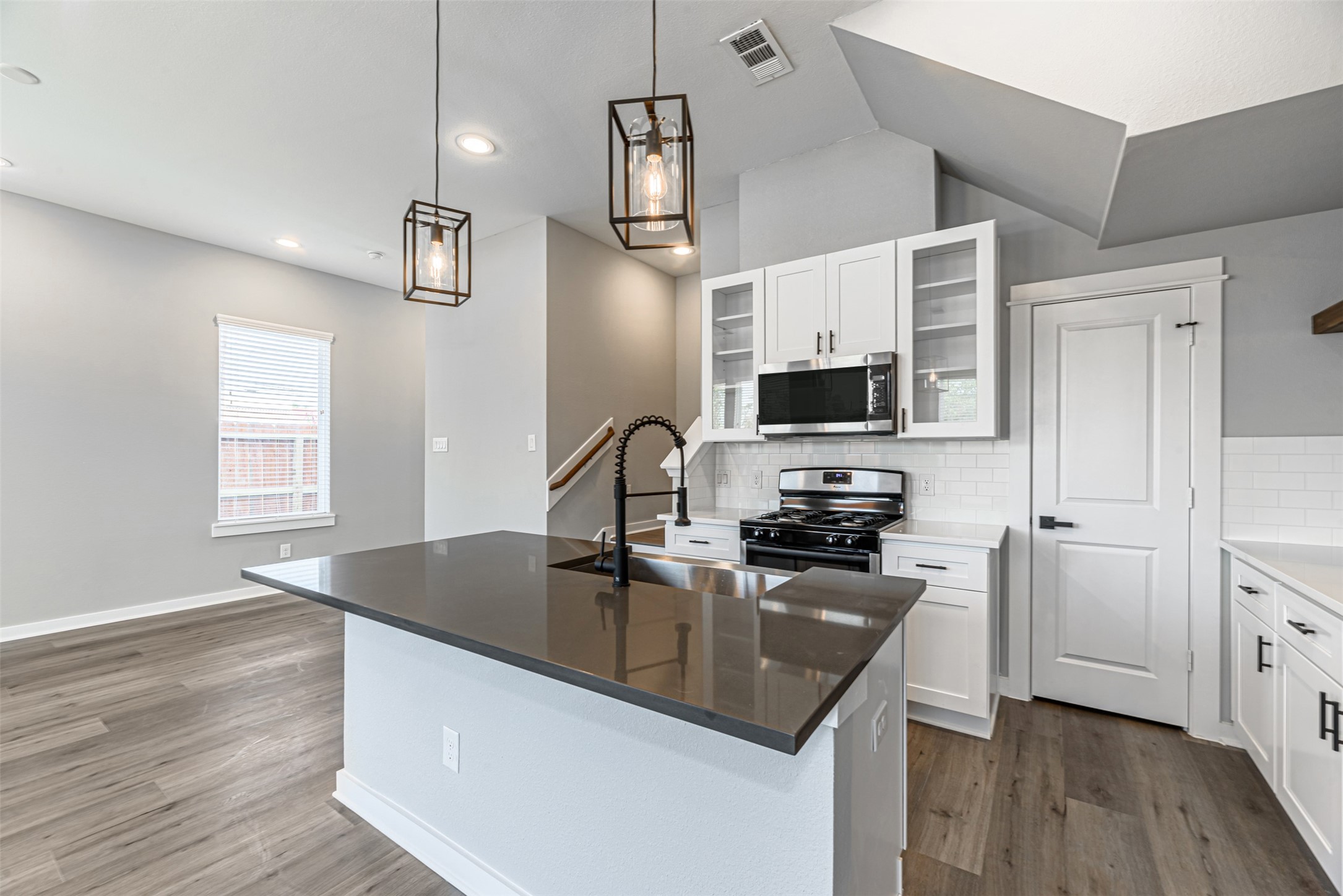 8475 Berry Brush Houston, TX 77022 - Photo 5 of 30