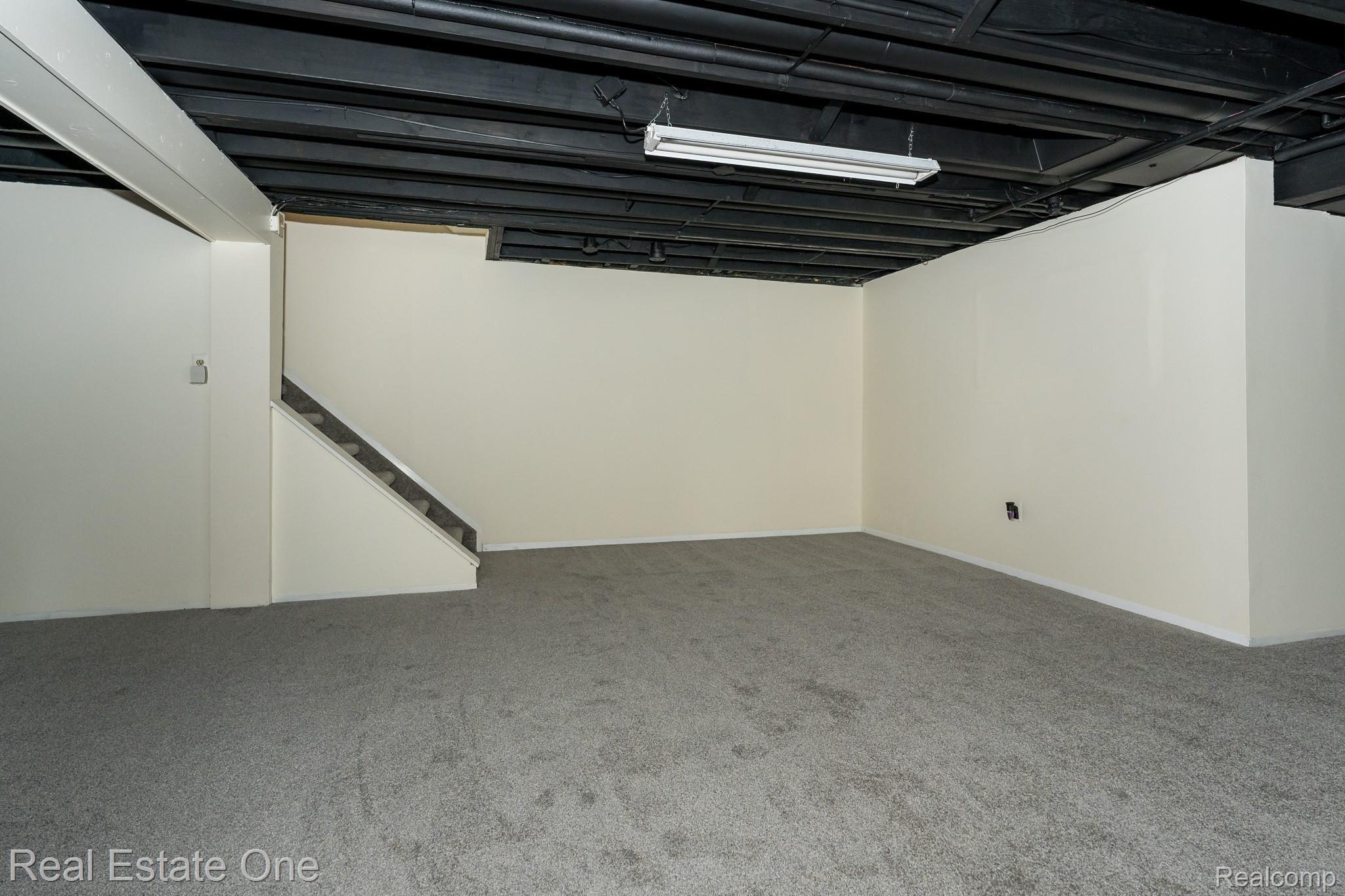 267 Slade Court Rochester, MI 48307 - Photo 8 of 25 Slade MLS-W006.jpg