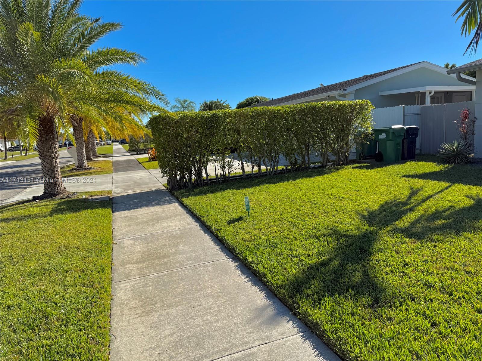 Fairway Estates Miami, FL 33157 - Photo 4 of 34 a view of swimming pool with a yard