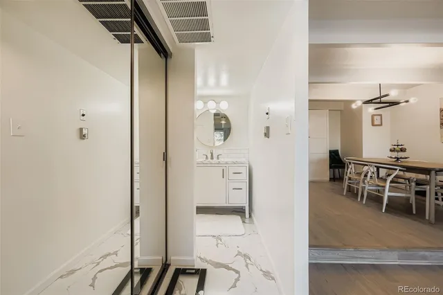 a view of utility room