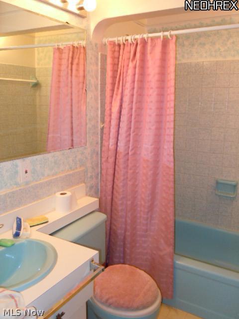 21863 Louis Road Bedford, OH 44146 - Photo 7 of 25 Main house bathroom