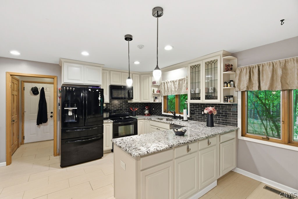 1000 Rail Fence Road Camillus, NY 13031 - Photo 3 of 37 NEW UPDATED KITCHEN, BEAUTIFUL GRANITE, LIGHT AN
