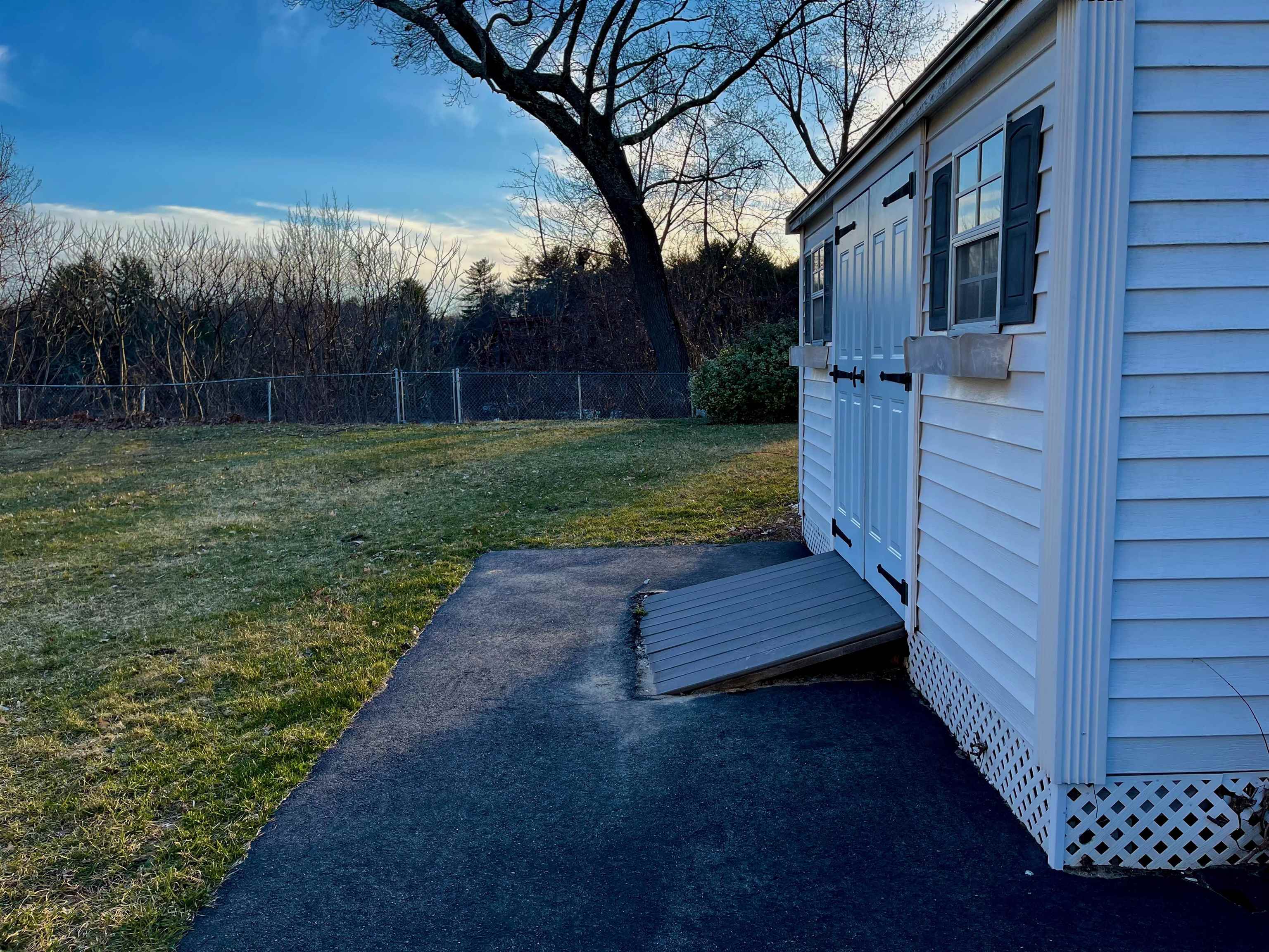 45 River Bank Road Manchester, NH 03103 - Photo 2 of 16