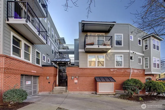 $524,950 | 2101 North 55th Street, Unit 201, Seattle, WA 98103
