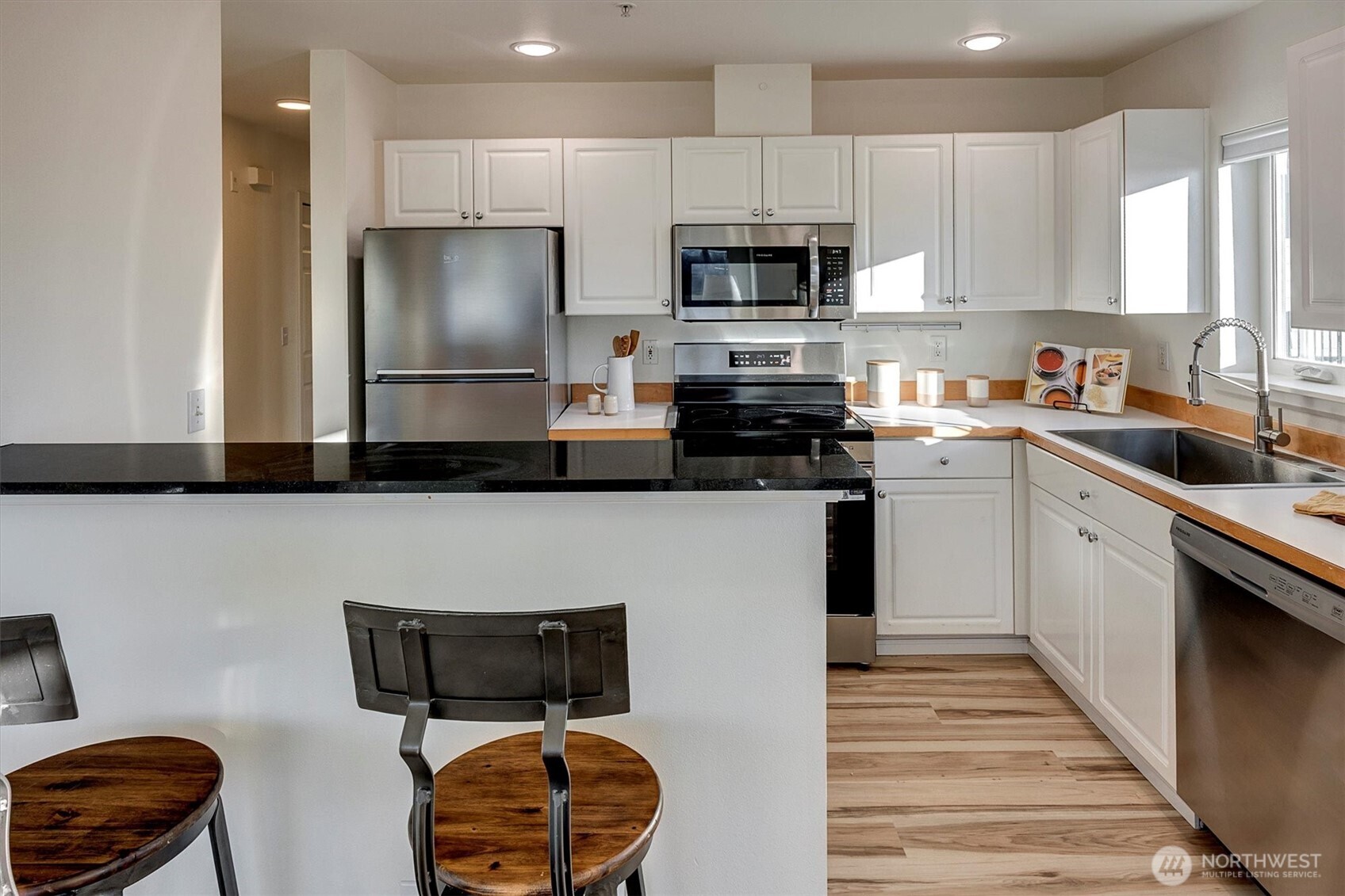 2101 North 55th Street, Unit 201 Seattle, WA 98103 - Photo 13 of 31