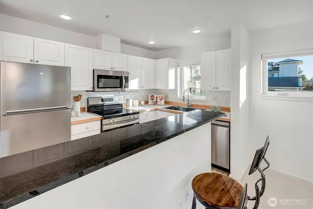 $524,950 | 2101 North 55th Street, Unit 201, Seattle, WA 98103